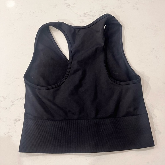 Gymshark V-Neck Black Sports Bra - Picture 3 of 5